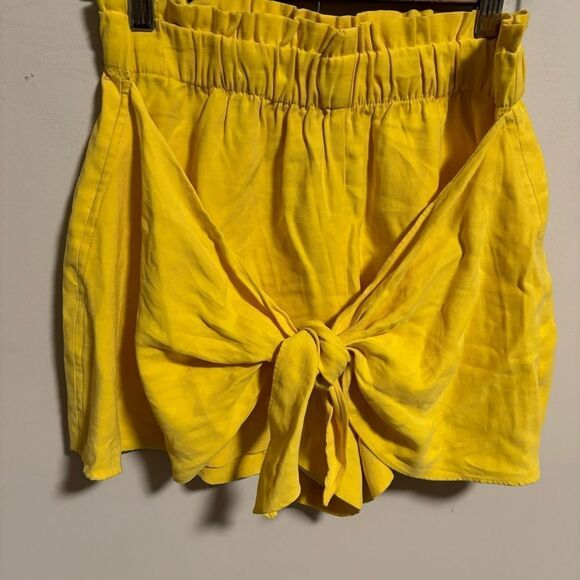 BCBGeneration Tie-Front Shorts Yellow- Size XS - Picture 4 of 11